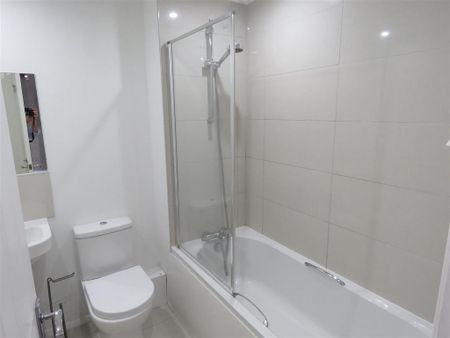 Property to rent - Photo 3