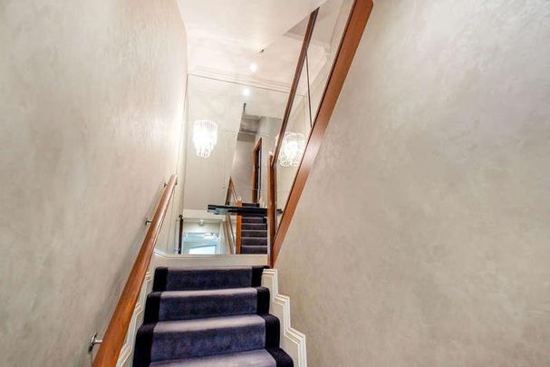 Grosvenor Hill, Mayfair, London, W1K - Photo 1