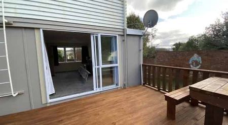 3 Bedroom property available now - Photo 4