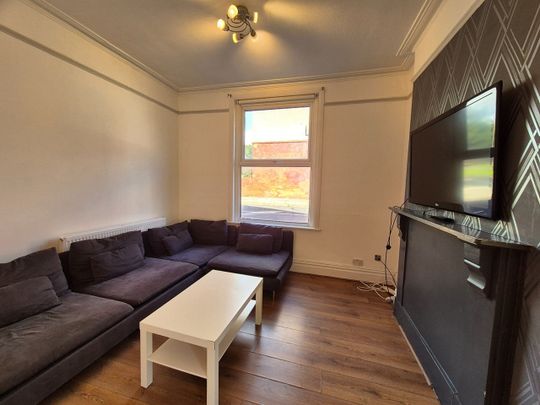 5 Bed Terraced House, Grant Avenue, L15 - Photo 1