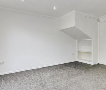 2 bedroom mews to rent - Photo 3