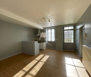 Location Appartement 1 pièce 29m² FONTENAY LE COMTE 85200 - Photo 2