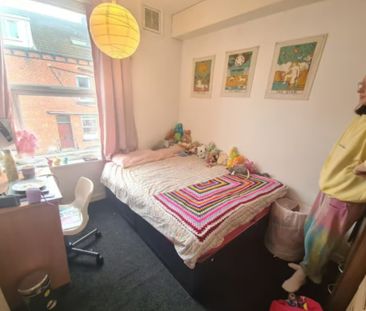 5 Bed - 26 Hessle View, Hyde Park, Leeds - LS6 1ER - Student - Photo 4