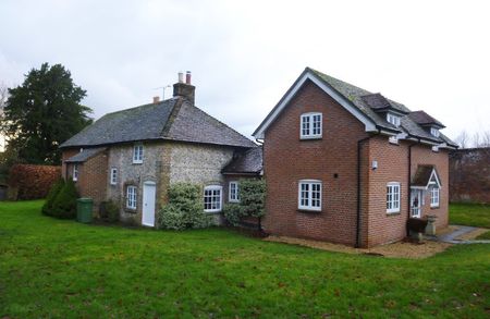 Gardeners Cottage - Photo 3