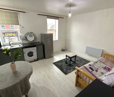 a New Hall Lane, Preston - Photo 2