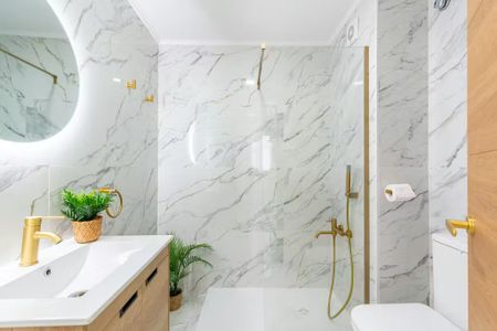 Calle Rodrigo de Triana, Sevilla, Andalusia 41010 - Photo 4