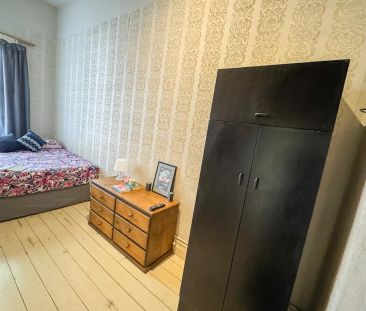 Room B, 22 Dickens Street, Elwood - Photo 5