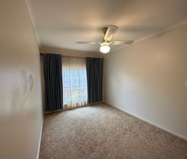 Charming 2 Bedroom Home - Photo 4