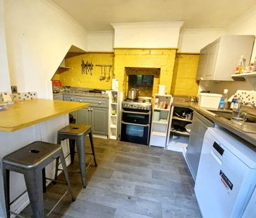 2 bedroom semi-detached house to rent - Photo 4