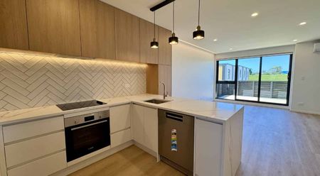 Brand New 3 bedrooms in Westgate - Photo 2