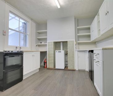 3 bedroom semi-detached house to rent - Photo 3