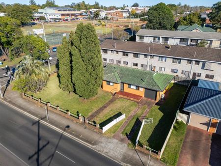 Neat & Tidy Home - Minutes from the CBD - Photo 5