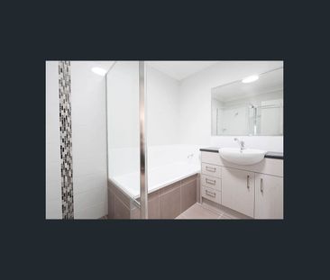 Modern & Stunning Duplex - Photo 4