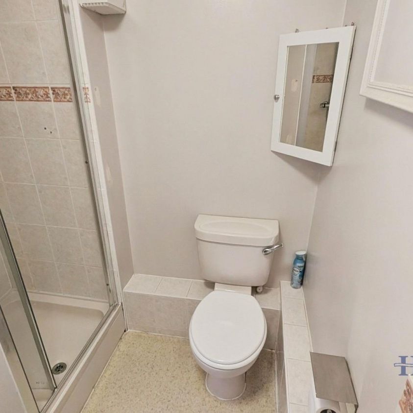 2 bedroom Flat To Let - Photo 1