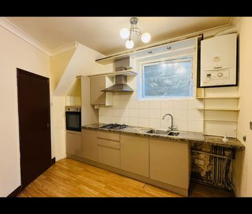 2 Bed Flat, Buntingbridge Road, IG2 - Photo 5