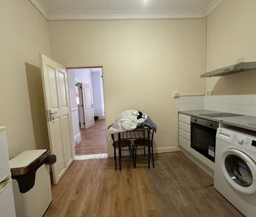 1 Bed Flat, Albert Road, IG1 - Photo 3