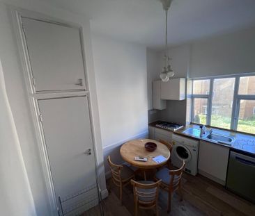 3 bedroom flat to rent - Photo 5