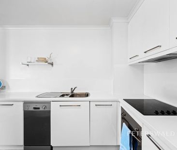 Beautifully maintained apartment with stunning water and mountain v... - Photo 1