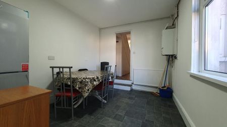 4 bedroom terraced house to rent - Photo 3