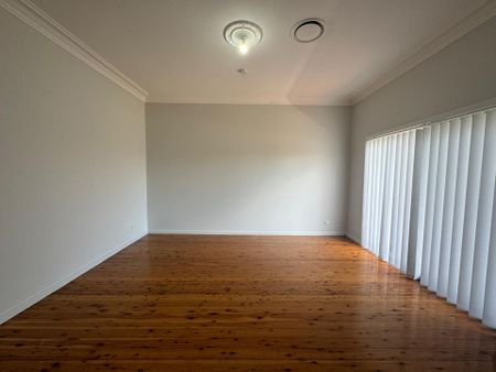 Four Bedroom Home&comma; in a Prime Location&excl; - Photo 3