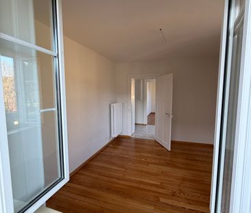 Renovated 3-room apartment with terrace - Photo 1