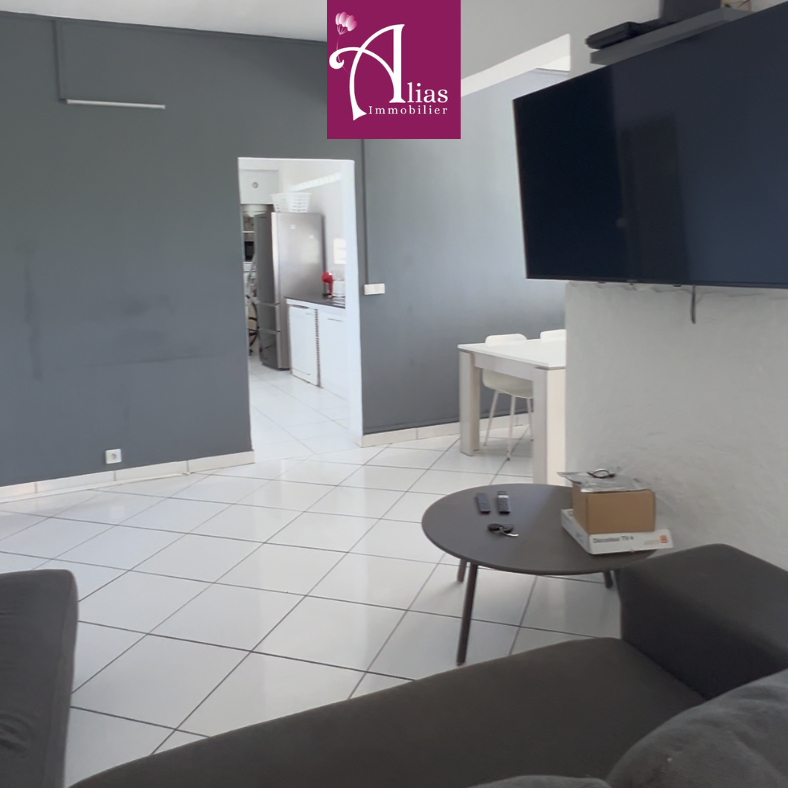 Location Appartement 5 pièces 90m² LES ABYMES 97139 - Photo 1