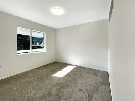 Mount Albert - 2 Bedroom, 1 Bathroom - Photo 2