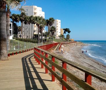 Apartamento de alquiler en Urbanización Mohana, 27, El Faro de Cala... - Photo 5