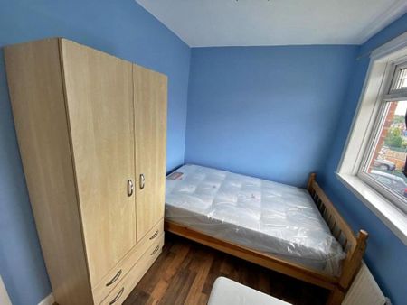 3 bedroom semi-detached house to rent - Photo 3