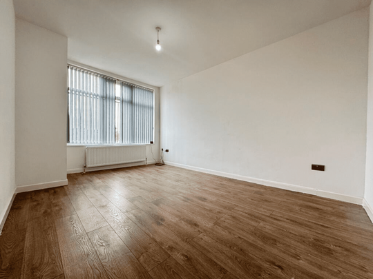 4 bedroom semi-detached house to rent - Photo 1