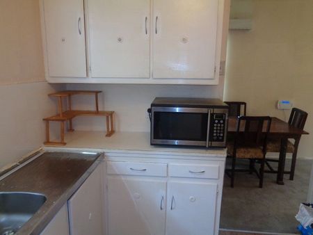 Freshly Painted Two Bedroom Family Home - Photo 2