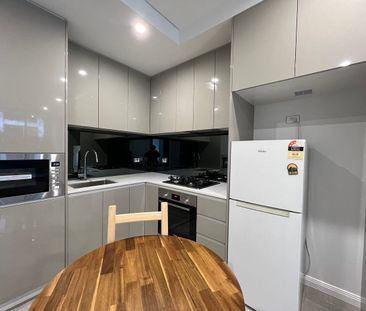 Furnished one bedroom apartment *** Please contact Kate on 0498 174... - Photo 5