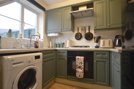 2 bedroom end of terrace house to rent - Photo 5