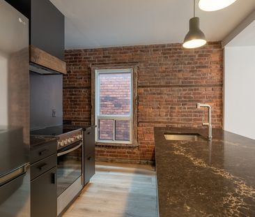 $1,799 / 3 br / 1 ba / 41 Burlington St E unit 1 - Photo 5