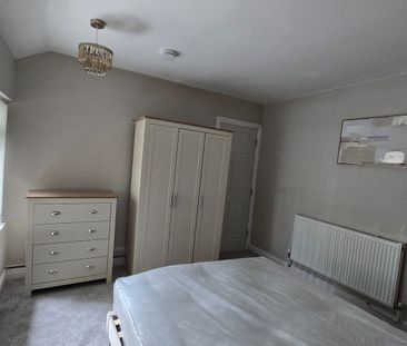 3 Bed Terraced House, Fox Green Crescent, B27 - Photo 2
