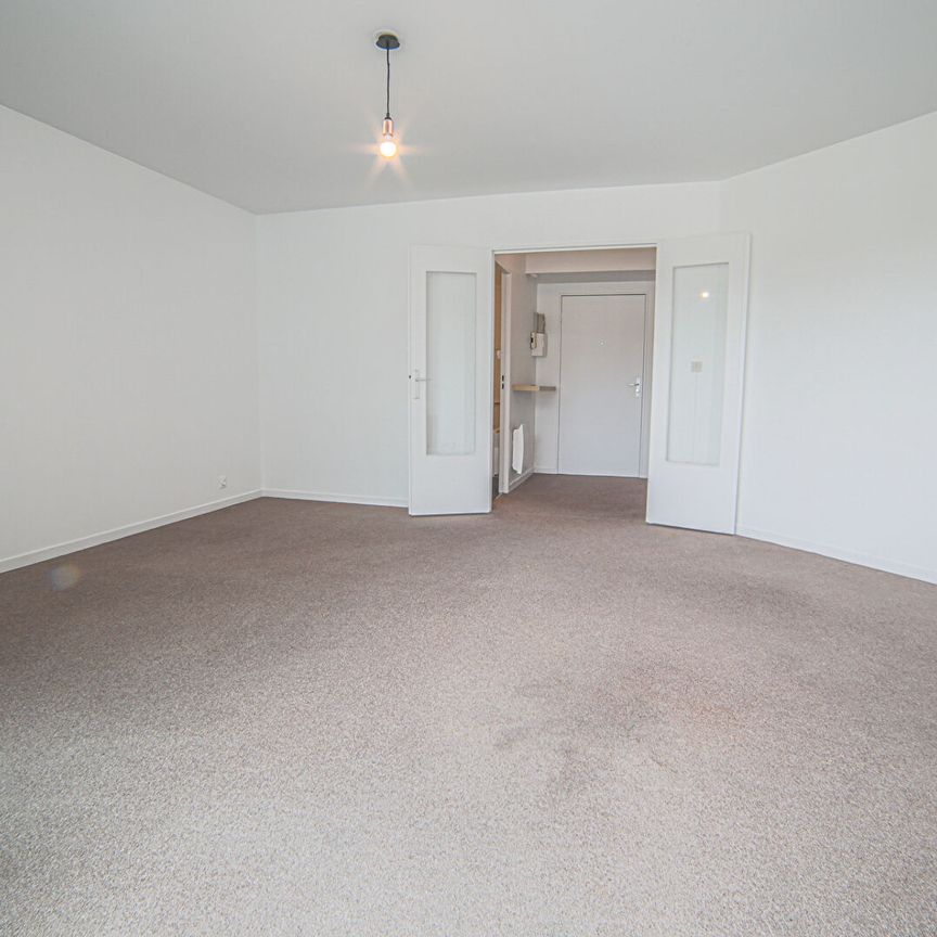 Location Appartement 2 pièces 52m² MONT ST AIGNAN 76130 - Photo 1