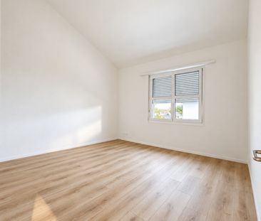 Helle 4.5-Zimmer-Wohnung mit Cheminée & bis zu 4 m hohen Decken - Photo 2