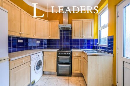 1 bedroom in a house share to rent - Photo 4