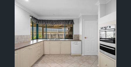 WELL PRESENTED FAMILY HOME! - Photo 5