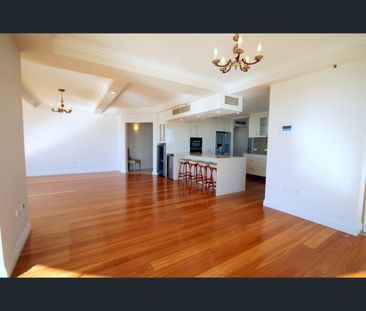 21/19 Oatland Esplanade, Runaway Bay, Qld 4216 - Photo 3