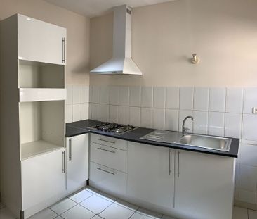 Location Appartement 4 pièces 99m² - Photo 2