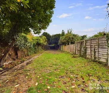 3 bed house to rent in St Philips Avenue, Maidstone, ME15 - Photo 3