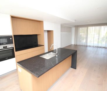 MODERN TOWNHOUSE LIVING - Photo 4