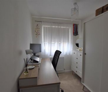 4 bedroom semi-detached house to rent - Photo 5