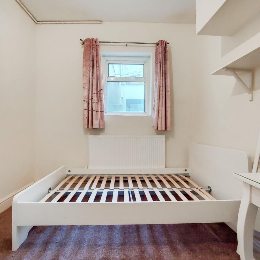 Flat To Let - Photo 1