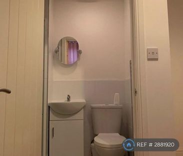 1 bedroom in a house share to rent - Photo 6