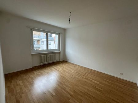 Moderne 3.5-Zimmerwohnung mit eigenem Waschturm - Photo 2