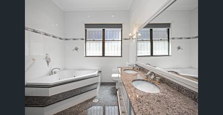 Elegant & Expansive 5 bedroom Coogee Residence - Photo 5