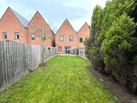 3 bedroom semi-detached house to rent - Photo 4