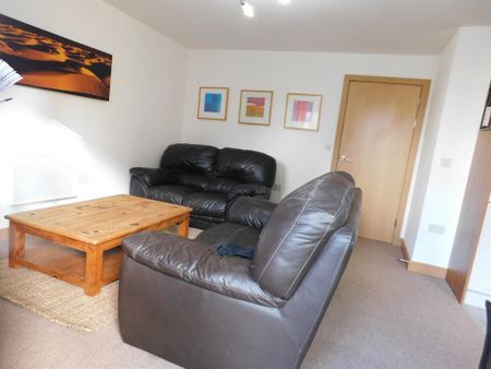 2 bedroom flat to rent - Photo 2